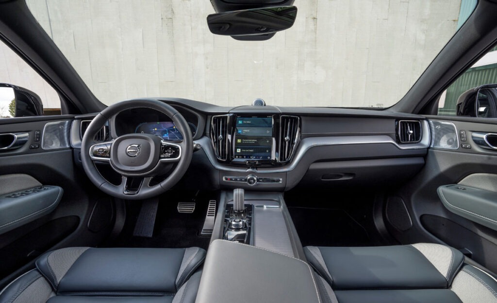 Volvo XC60 T8 2022 khoang lái