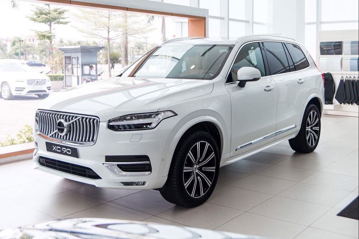 2023 Volvo XC90 Interior Dimensions: Seating, Cargo Space & Trunk Size -  Photos | CarBuzz